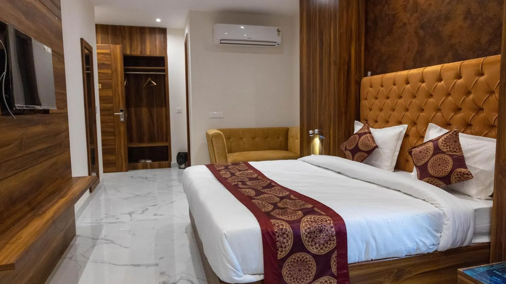 Hotel The Jewels Zirakpur