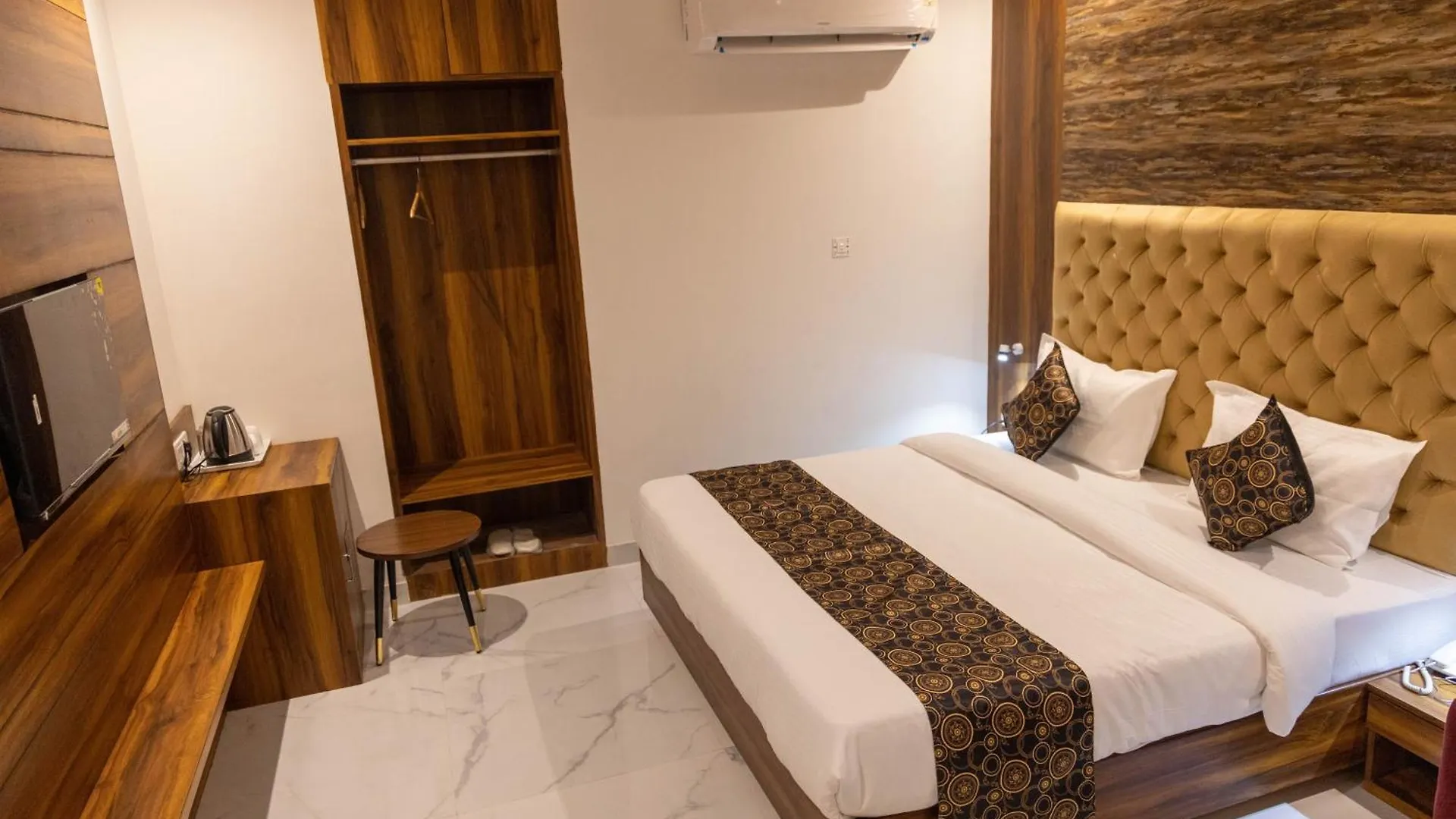 ***  Hotel The Jewels Zirakpur Indien